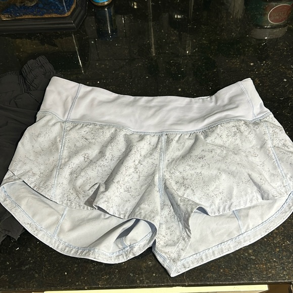 Lululemon rare speed up size 2 shorts.  Lilac with grey splatters. - Picture 1 of 5